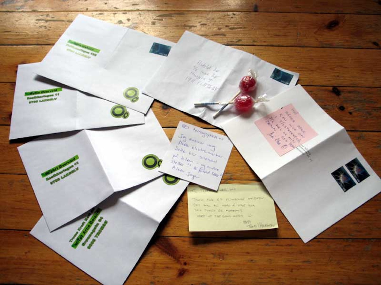 Bestukket! Jadda. Vi mottar selvsagt bestikkelser. Bestukket! Jadda. Vi mottar selvsagt bestikkelser.