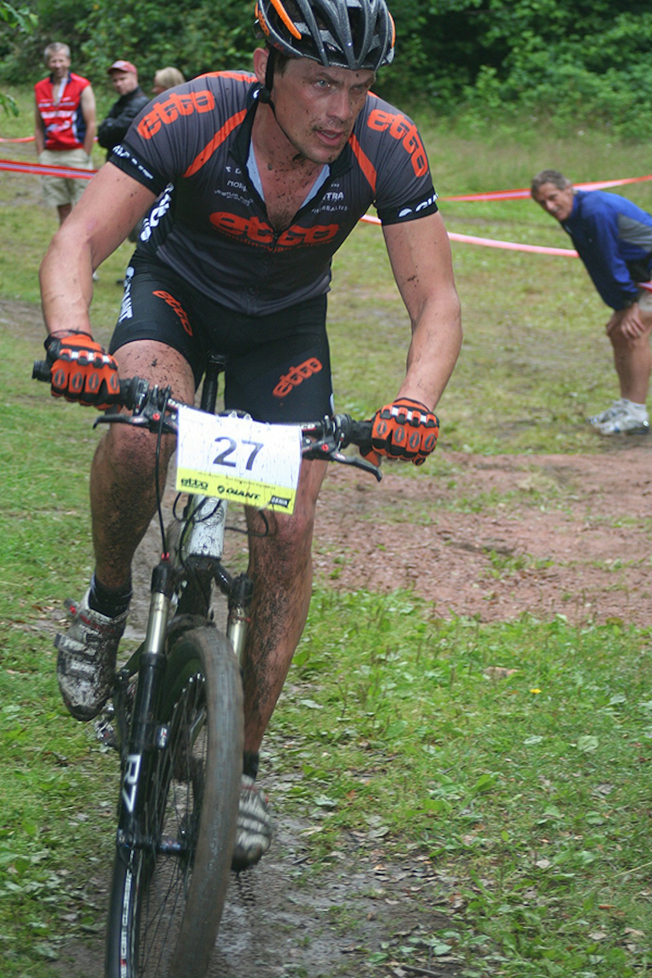 Hjemmeseier Rune Høydahl har trent i skogene mellom Sande og Drammen siden han var guttunge. Lørdag var han raskest over fjellet. Her fra NM i fjor. Hjemmeseier Rune Høydahl har trent i skogene mellom Sande og Drammen siden han var guttunge. Lørdag var han raskest over fjellet. Her fra NM i fjor.