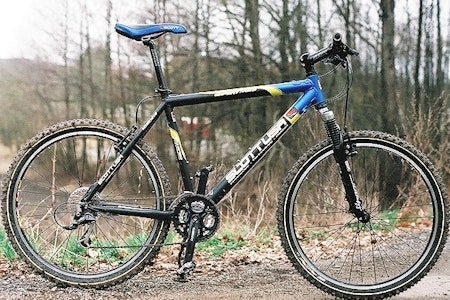 Lillebror: Scott Expert Racing er minstebror i en serie på seks sykler med samme geometri. Denne lette og lekre ramma selges også på to modeller som koster flere tusen kroner mer. Lillebror: Scott Expert Racing er minstebror i en serie på seks sykler med samme geometri. Denne lette og lekre ramma selges også på to modeller som koster flere tusen kroner mer.