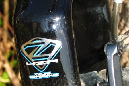 Forza Belgia? Karbon er et fjongt materiale som har de rette egenskapene for å lage en god, stiv gaffel. Forza Belgia? Karbon er et fjongt materiale som har de rette egenskapene for å lage en god, stiv gaffel.