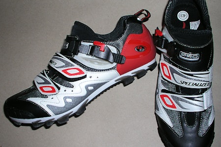 Specialized BG-skoen kan være redningen for deg med vonde knær. Nå er de tilgjengelige i Norge også. Specialized BG-skoen kan være redningen for deg med vonde knær. Nå er de tilgjengelige i Norge også.