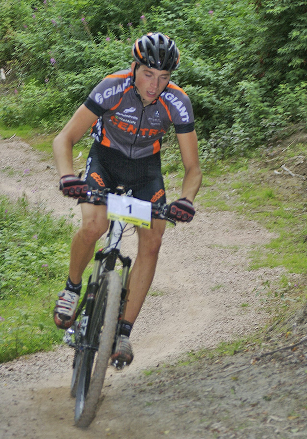 Lokalt håp Anders Hovdenes er på hjemmebane i Østmarka. Stortalentet gleder seg til Terrengsykkelrittet. Lokalt håp Anders Hovdenes er på hjemmebane i Østmarka. Stortalentet gleder seg til Terrengsykkelrittet.