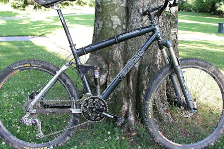 Ventana El Saltamontes i lekker grå metallic. Forseggjort stisykkel med i utgangspunktet 4 tommer vandring. Ventana El Saltamontes i lekker grå metallic. Forseggjort stisykkel med i utgangspunktet 4 tommer vandring.