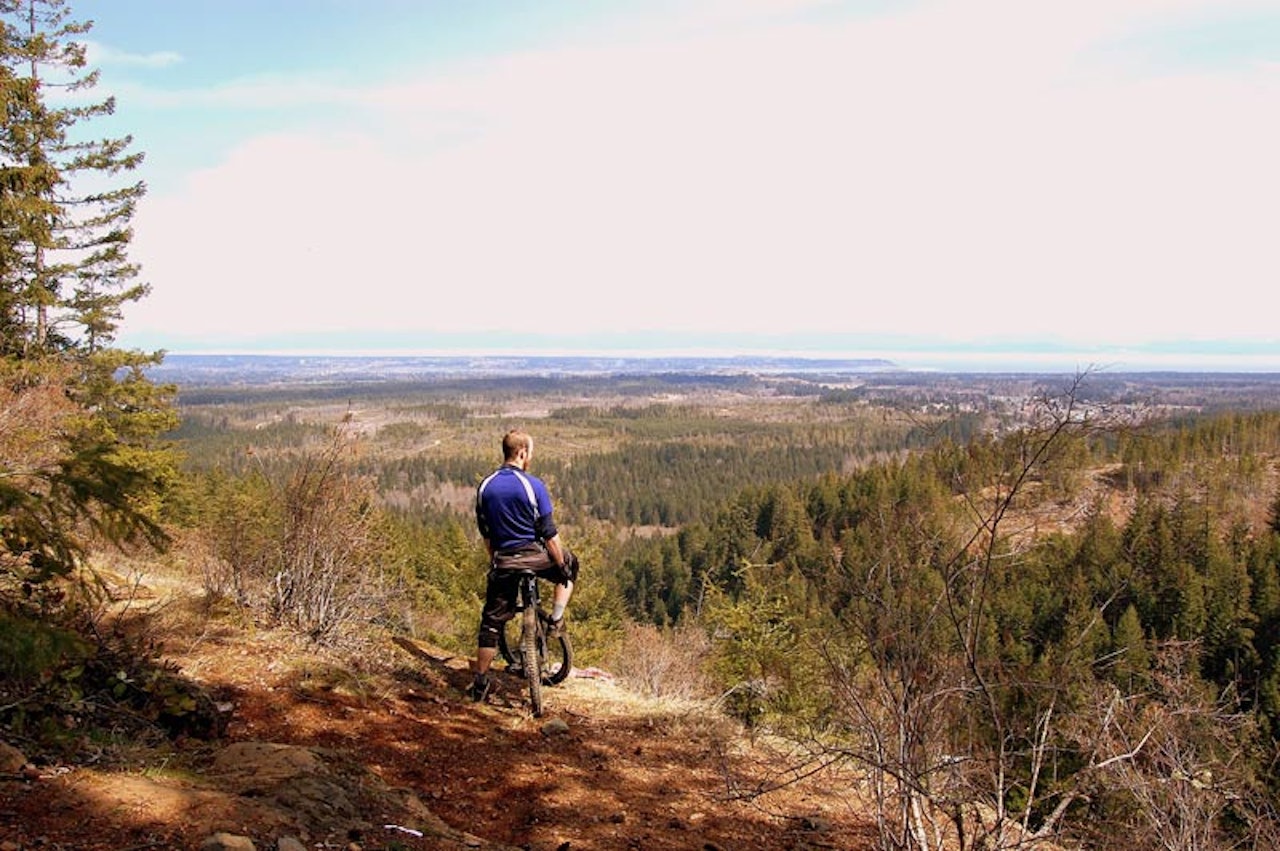 Panorama: Håvard speidar utover Cumberland, BC. Panorama: Håvard speidar utover Cumberland, BC.