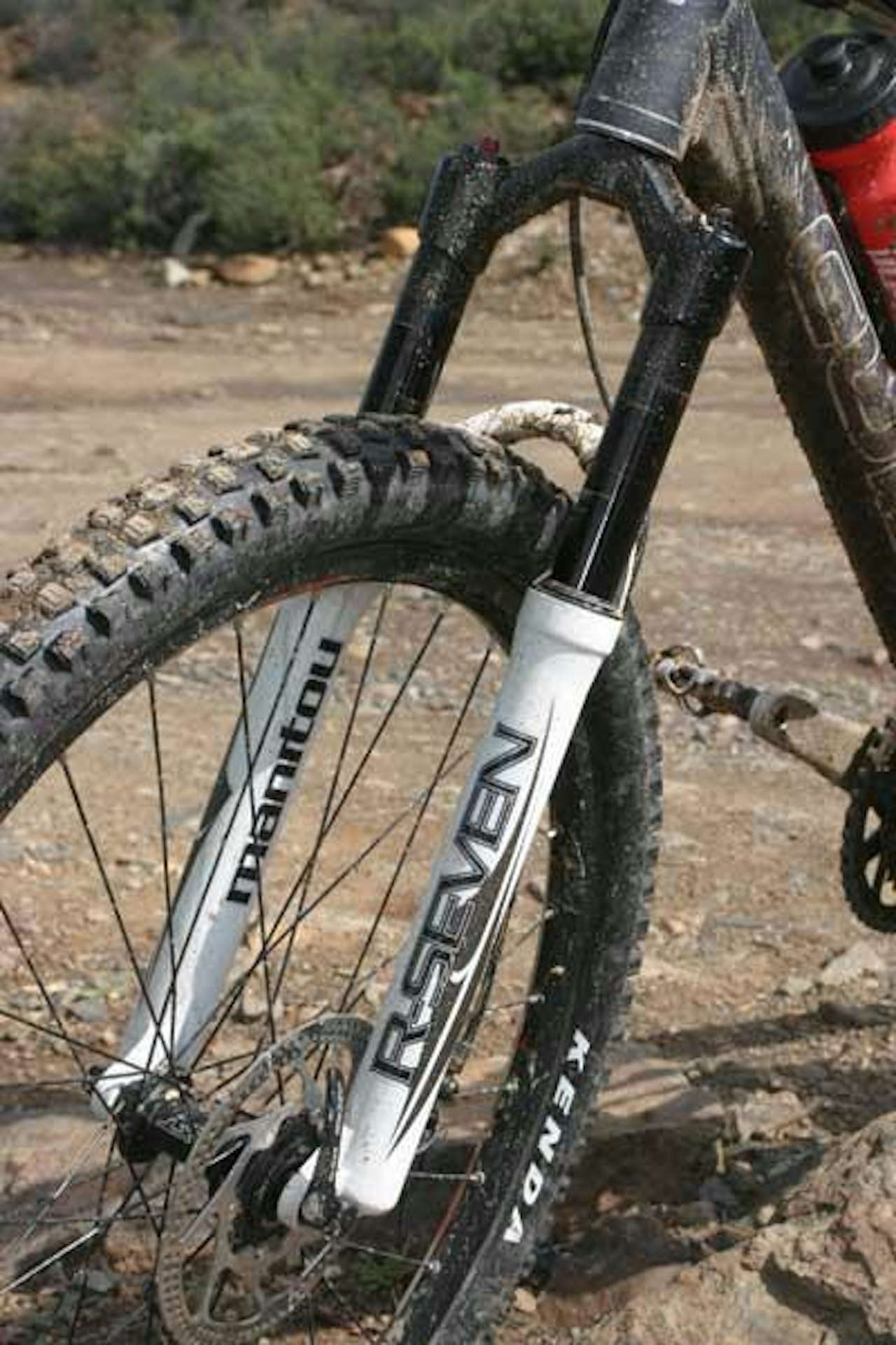 "Arse heaven"? Manitous nye XC-gaffel, R-Seven, kommer i to lengder: 80 eller 100 mm. "Arse heaven"? Manitous nye XC-gaffel, R-Seven, kommer i to lengder: 80 eller 100 mm.