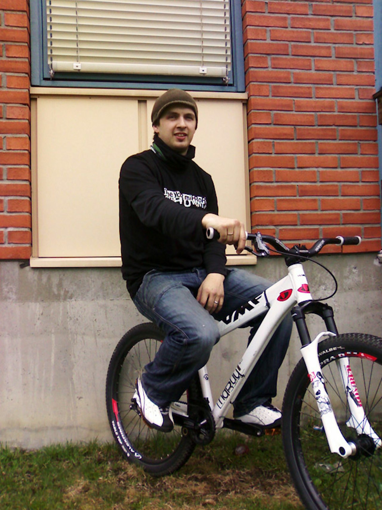 Entusiast 1: Ole Hall er kjent som en av landets beste trial-utøvere, og kjører for UMF Trial Team. Entusiast 1: Ole Hall er kjent som en av landets beste trial-utøvere, og kjører for UMF Trial Team.