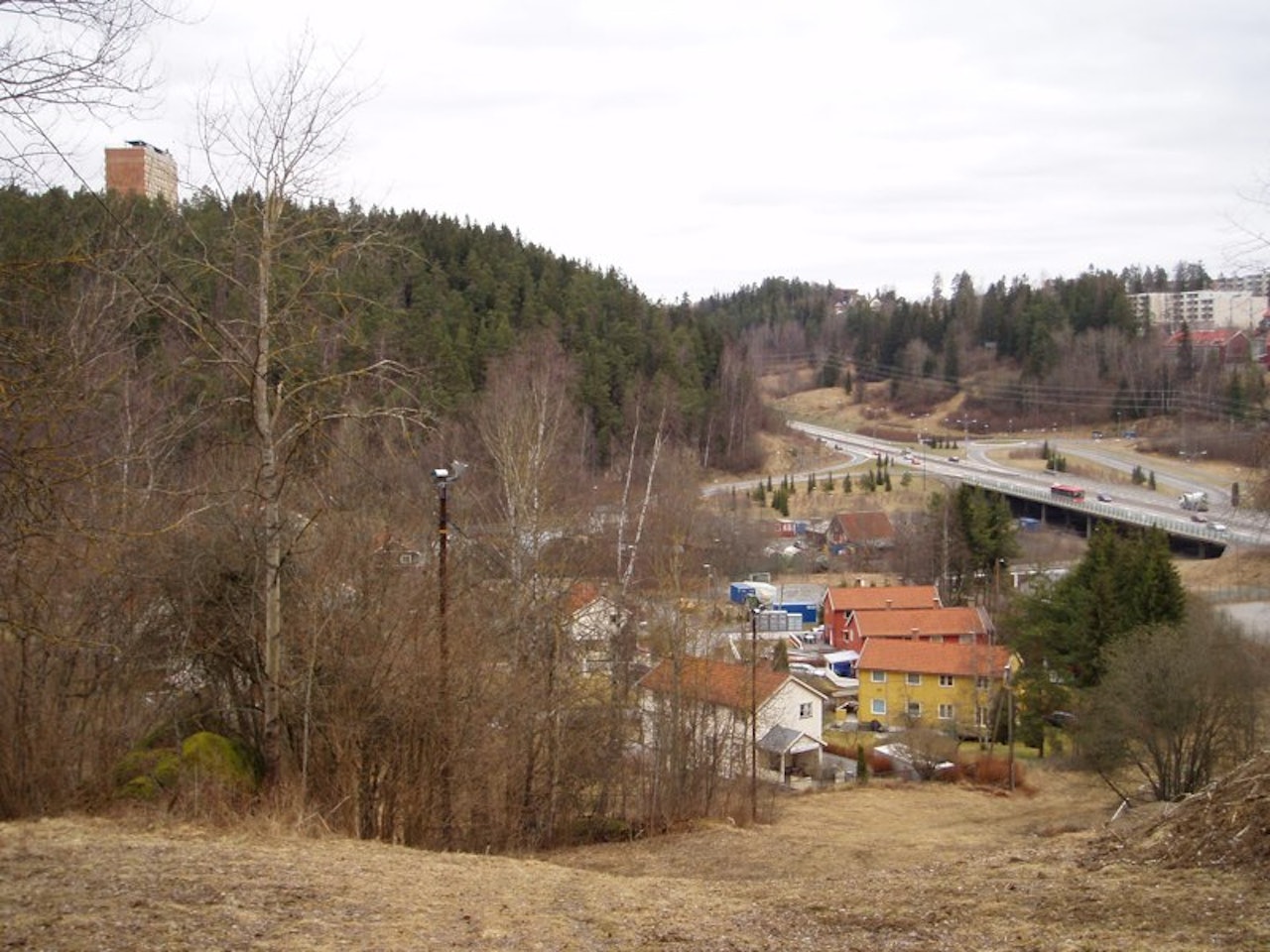 Sentralt: Leirskallen ligger tett inntil E6 mellom Skullerud og Nordstrand. Alle foto: Kenneth Kristiansen Sentralt: Leirskallen ligger tett inntil E6 mellom Skullerud og Nordstrand. Alle foto: Kenneth Kristiansen
