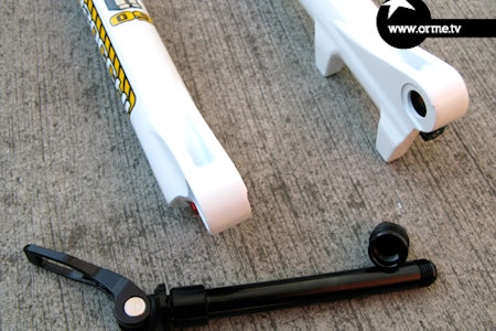 Nyhet: Marzocchi tilbyr nå 15mm gjennomgående aksel til stisyklistene. Nyhet: Marzocchi tilbyr nå 15mm gjennomgående aksel til stisyklistene.