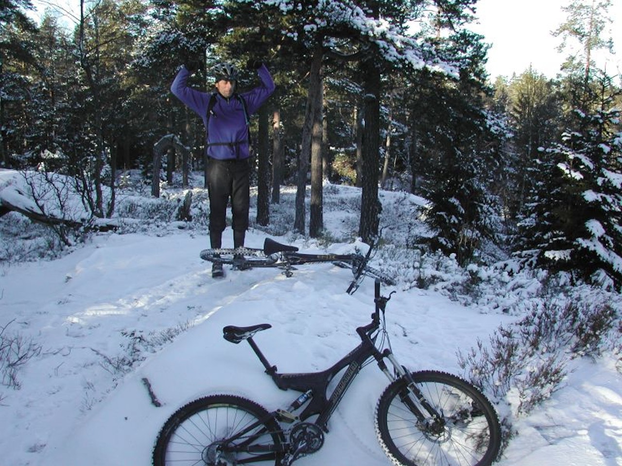 Lovlig!Tommy Mikkelsen gjør seiersfakter på vintersti i Nordmarka sist helg, i et forutseende øyeblikk før Byrådet behandlet saken om å forby nettopp denne aktiviteten.Foto: Bjørn Ellingsen Lovlig!Tommy Mikkelsen gjør seiersfakter på vintersti i Nordmarka sist helg, i et forutseende øyeblikk før Byrådet behandlet saken om å forby nettopp denne aktiviteten.Foto: Bjørn Ellingsen