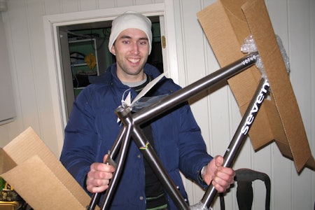 En stykk happy camper. Etter alt for mange uker kom det noe alt for fint på døra. Laget ene og alene til meg. En stykk happy camper. Etter alt for mange uker kom det noe alt for fint på døra. Laget ene og alene til meg.