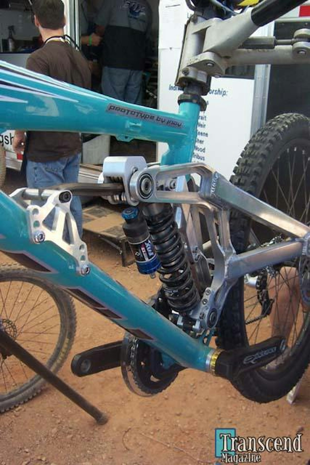 En boks med skinner, takk! Prototypen 303 DH som Yeti presenterte på Interbike i høst (Foto: Transcend Magazine). En boks med skinner, takk! Prototypen 303 DH som Yeti presenterte på Interbike i høst (Foto: Transcend Magazine).