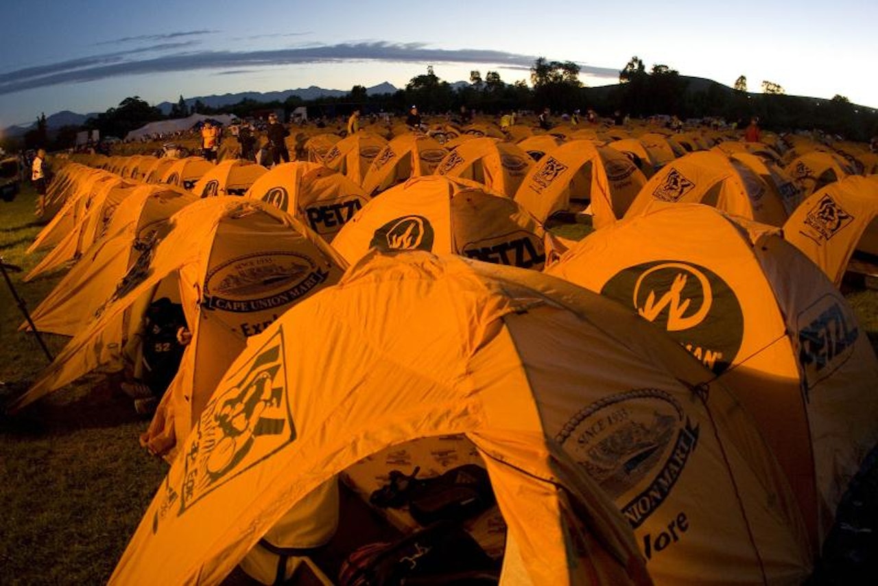 Stort: Cape Epic har i løpet av de siste årene blitt verdens viktigste etapperitt på terrengsykkel. 1200 syklister deltar i årets versjon. Stort: Cape Epic har i løpet av de siste årene blitt verdens viktigste etapperitt på terrengsykkel. 1200 syklister deltar i årets versjon.