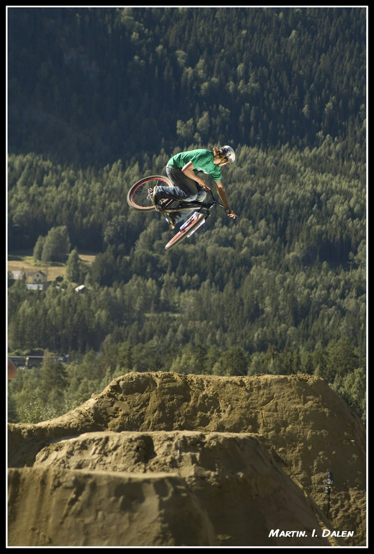 Martin Dalen vant Utfor.coms konkurranse i høst med dette bildet av Trond Hansen. Nå kan du vinne i TERRENGSYKKEL. Martin Dalen vant Utfor.coms konkurranse i høst med dette bildet av Trond Hansen. Nå kan du vinne i TERRENGSYKKEL.