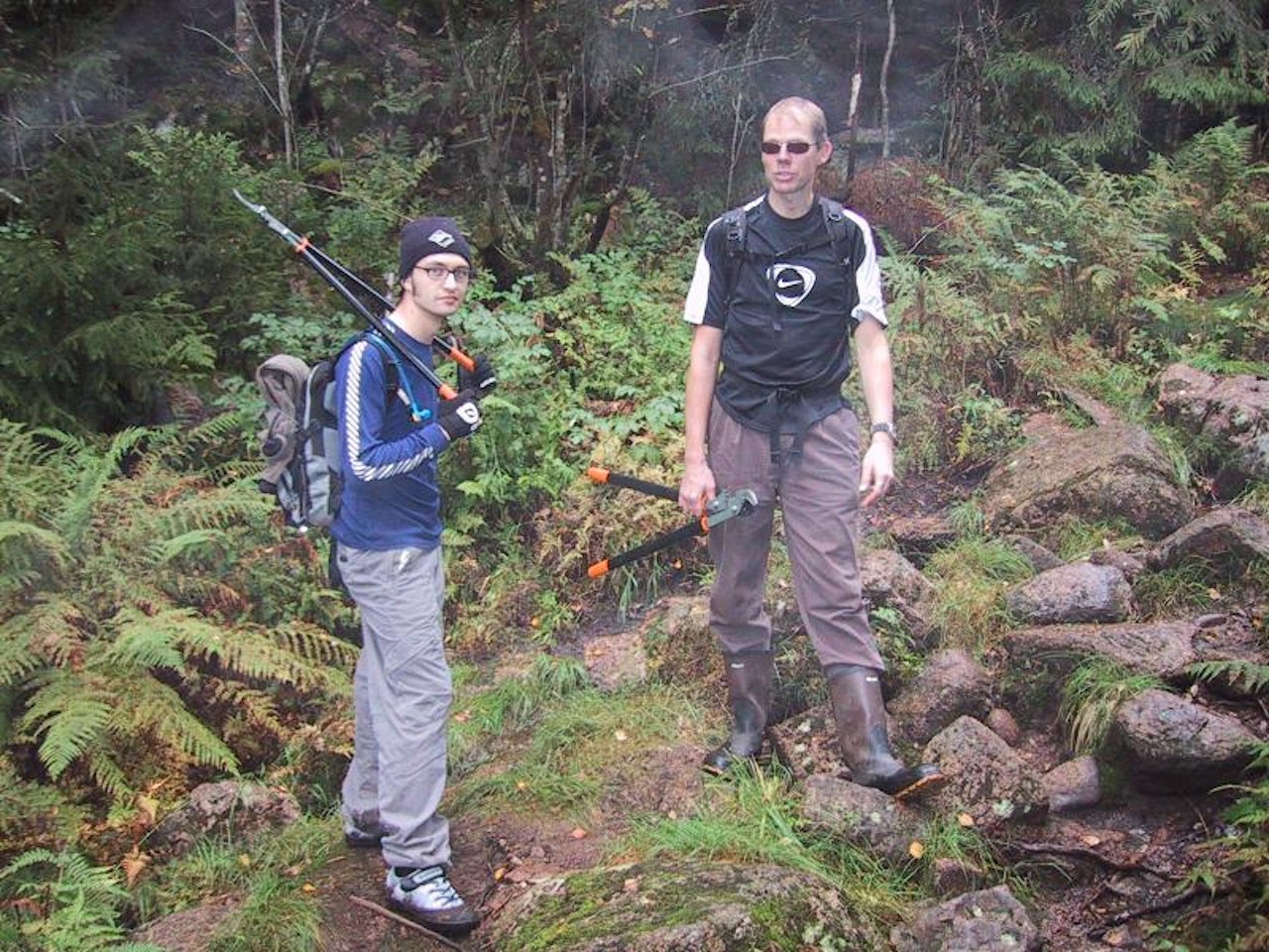 Heavy Tools?Hardt arbeid, for tøffe gutter. Styremedlemmene Peter Lütken og Dan Ullén fra NOTS i arbeid med stirydding i Oslomarka i høst. Heavy Tools?Hardt arbeid, for tøffe gutter. Styremedlemmene Peter Lütken og Dan Ullén fra NOTS i arbeid med stirydding i Oslomarka i høst.