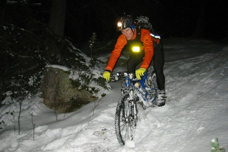 Lysmester: Her er Henrik med lykta i bruk. Lysmester: Her er Henrik med lykta i bruk.