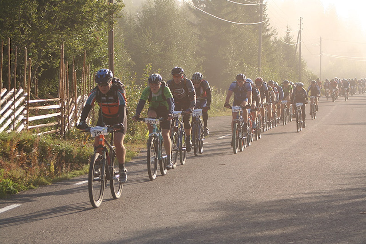 Grytidlig start er en del av prisen å betale for å være med på Norges største sykkelritt. Nå får enda flere lov til å være med på Birken. birken fredagsbirken birkebeinerrittet