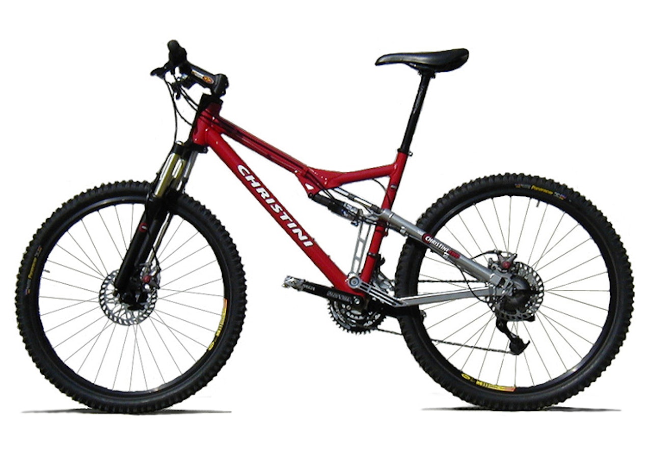 DRAHJELP: Sliter du med bakhjul som spinner i kneikene? Christini-syklene kobler sammen bakhjul og forhjul for å tilby tohjulstrekk når det trengs. DRAHJELP: Sliter du med bakhjul som spinner i kneikene? Christini-syklene kobler sammen bakhjul og forhjul for å tilby tohjulstrekk når det trengs.