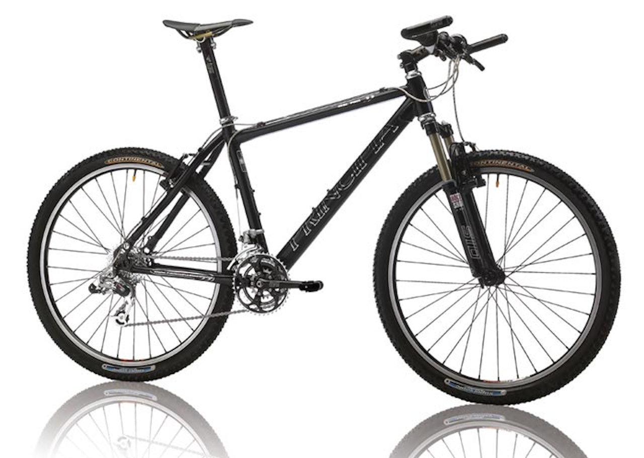 Ingen feit hakkebøf, akkurat: Principia MSLe Pro, 1450g på vekta, er en av de nydelige syklene fra de danske alu-smedenes hender. Nå er imidlertid danskene i pengeknipe. Ingen feit hakkebøf, akkurat: Principia MSLe Pro, 1450g på vekta, er en av de nydelige syklene fra de danske alu-smedenes hender. Nå er imidlertid danskene i pengeknipe.