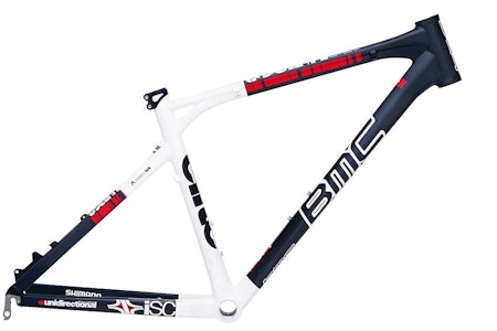 BMCs Team Elite 01 har blitt trukket fra markedet. Nok rammer som tilfredstiller kravene er likevel produsert til at BMC-sponsa utøvere kan sykle på karbonramme i 2008. BMCs Team Elite 01 har blitt trukket fra markedet. Nok rammer som tilfredstiller kravene er likevel produsert til at BMC-sponsa utøvere kan sykle på karbonramme i 2008.