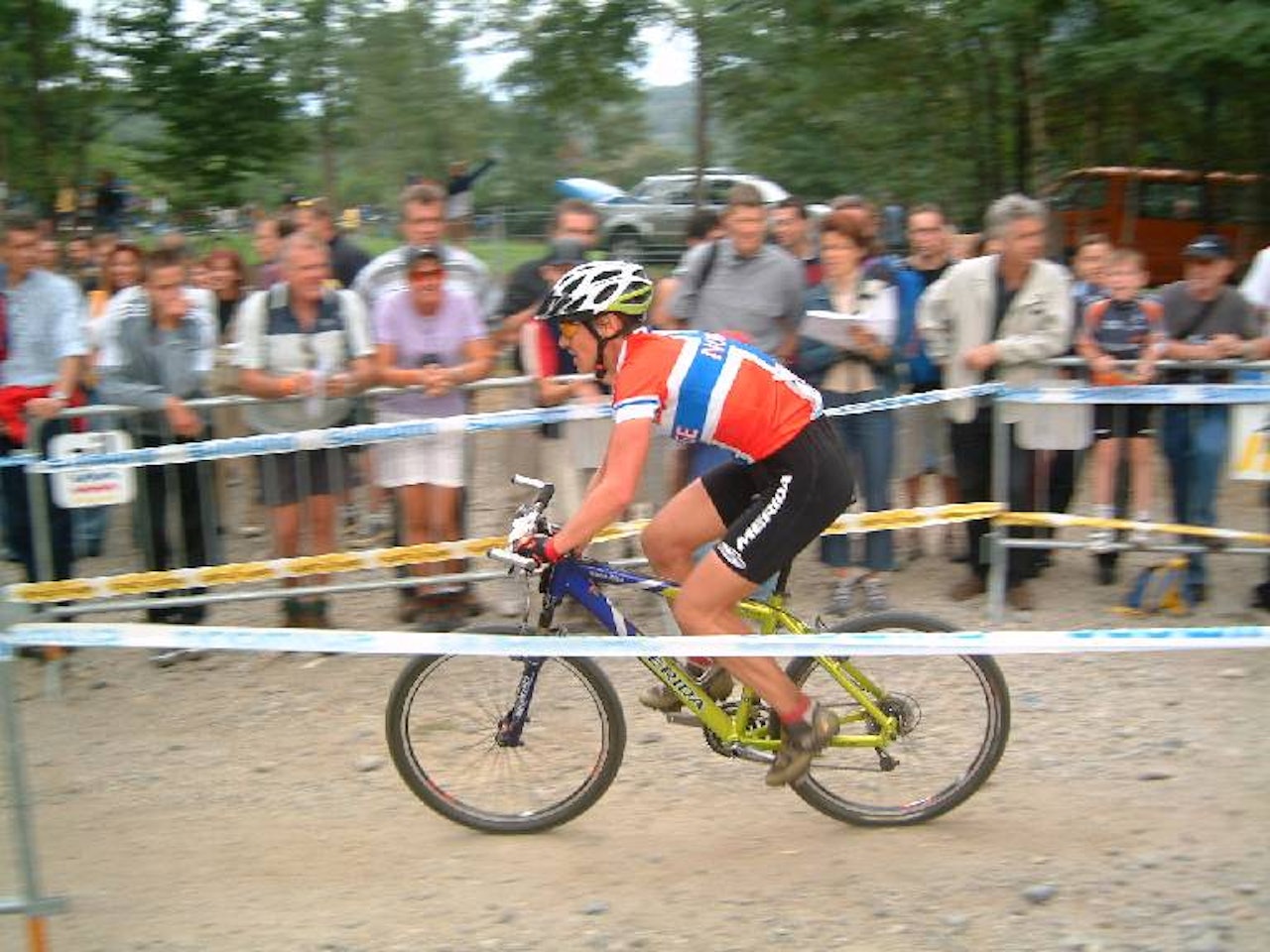 Gunn-Rita i kjent stil: Her fra Lugano. (OK, hun punkterte rett etter at bildet blei tatt... Foto: www.gunnrita.com) Gunn-Rita i kjent stil: Her fra Lugano. (OK, hun punkterte rett etter at bildet blei tatt... Foto: www.gunnrita.com)