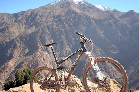 Treks nye Fuel EX 9.0 kler det Marokkanske høyfjellet. OCLV-karbonramme og solide deler fra Bontrager og Shimano bidrar til en kompetent helhet. Treks nye Fuel EX 9.0 kler det Marokkanske høyfjellet. OCLV-karbonramme og solide deler fra Bontrager og Shimano bidrar til en kompetent helhet.