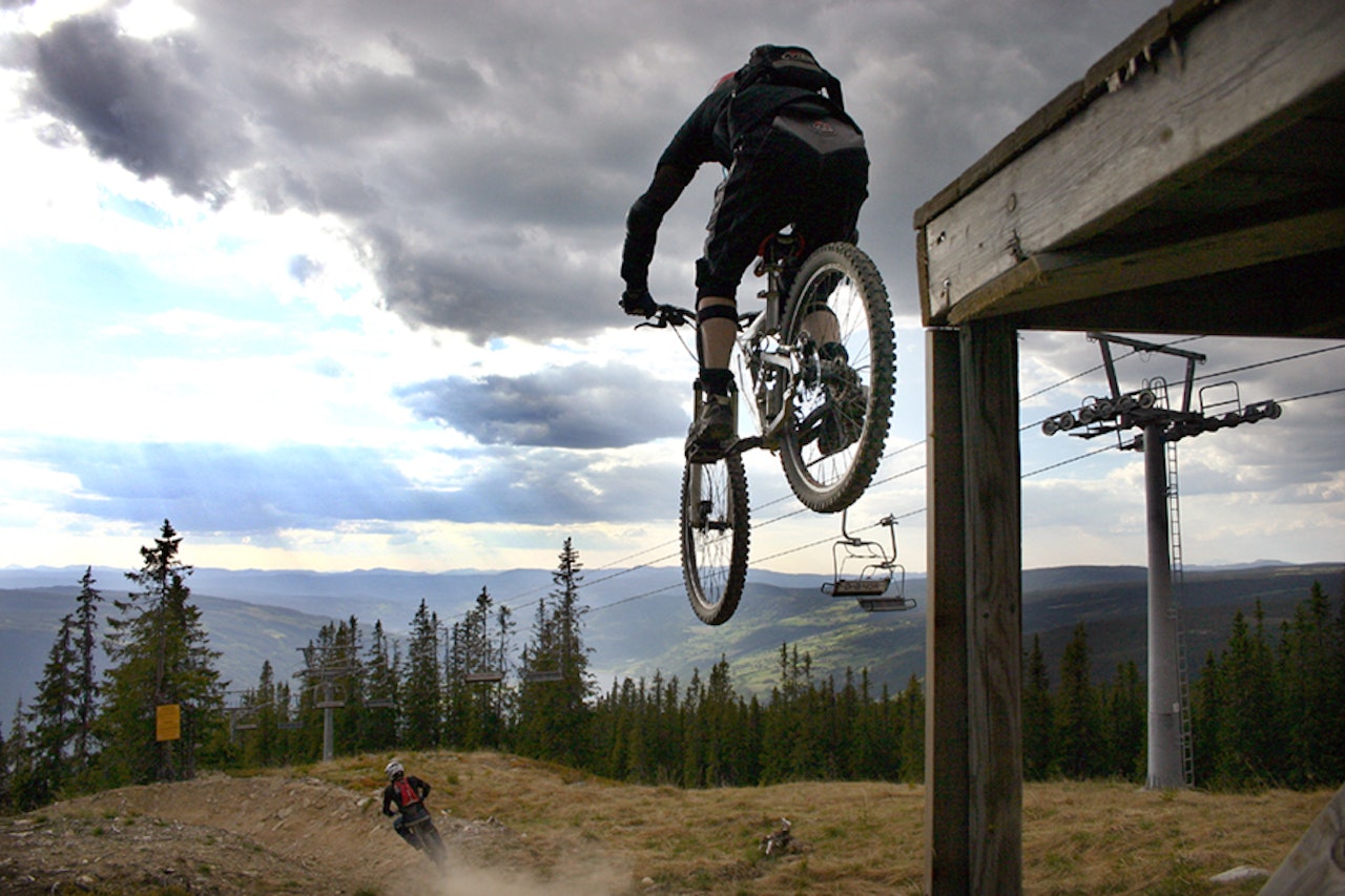 Svev: Snorre Pedersen og Tom Sandheim (i lufta) på vei ned droppen i Hafjell. Får vi snart det samme i Trondheim? Svev: Snorre Pedersen og Tom Sandheim (i lufta) på vei ned droppen i Hafjell. Får vi snart det samme i Trondheim?