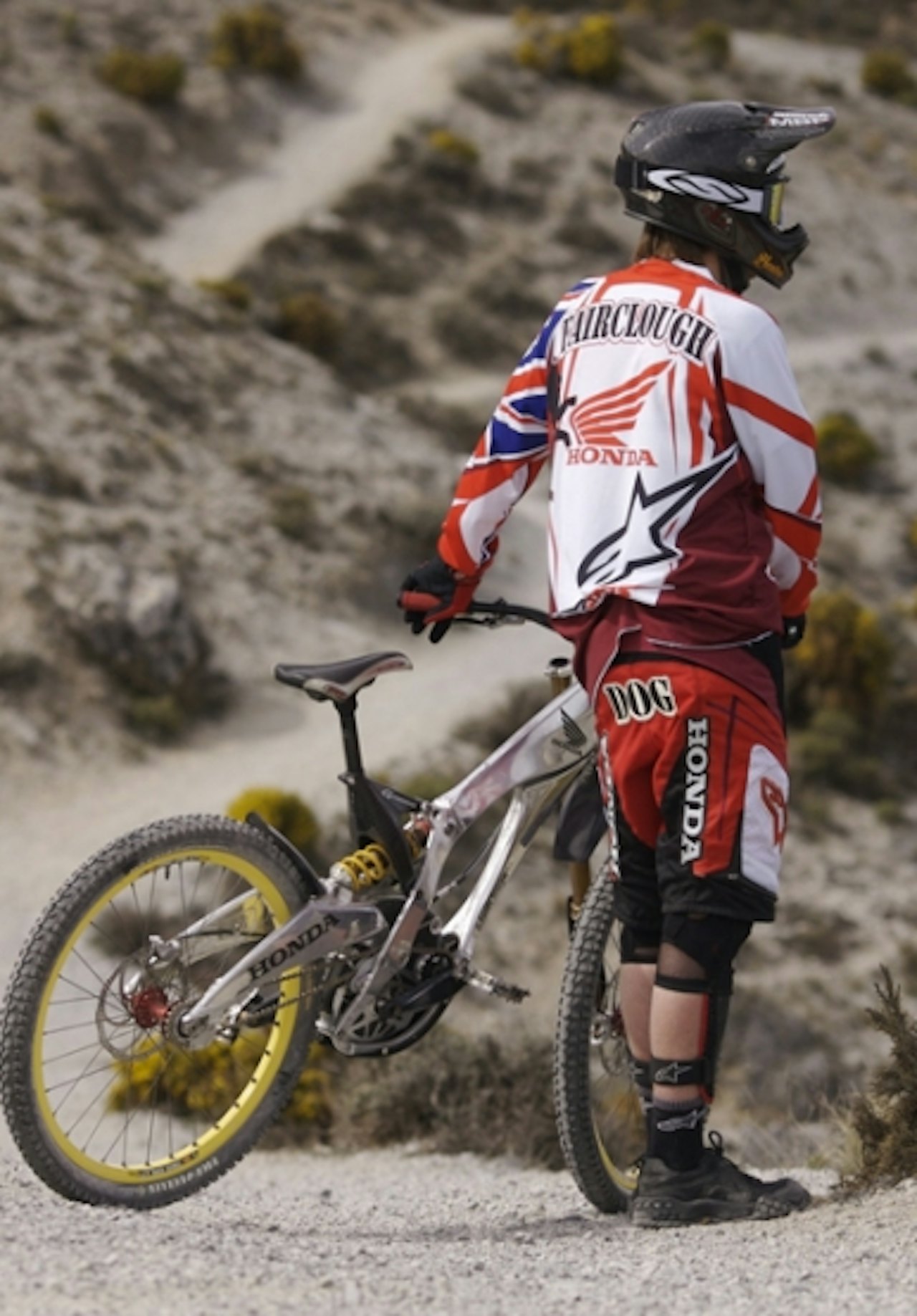 19 år gamle Brendan Fairclough går fra et storlag til et annet. Nå skal det unge stjerneskuddet sykle på lag med verdensmester Sam Hill. Foto: Smithoptics 19 år gamle Brendan Fairclough går fra et storlag til et annet. Nå skal det unge stjerneskuddet sykle på lag med verdensmester Sam Hill. Foto: Smithoptics