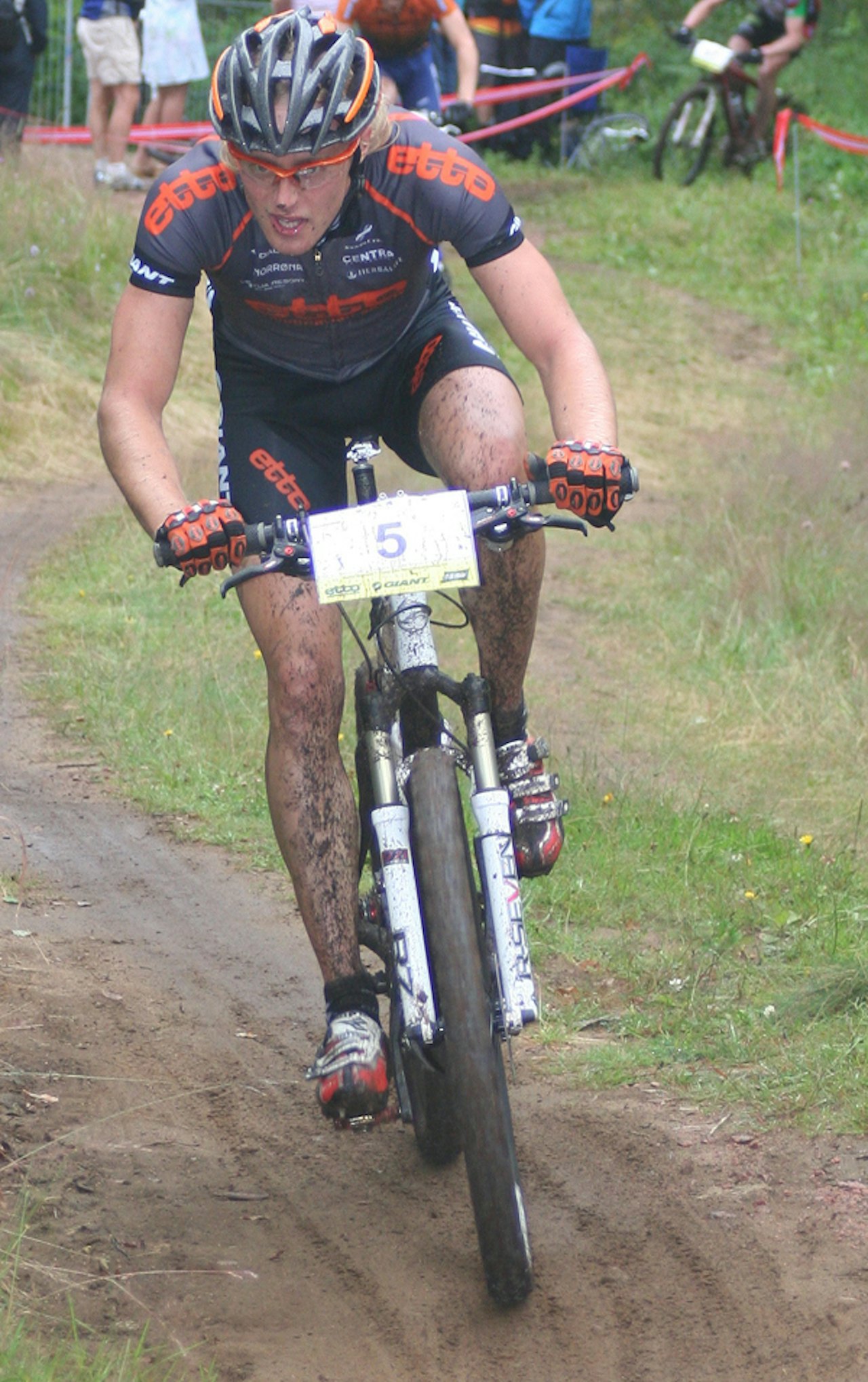 Team Etto-Høydahls Martin Bratland holder sesongen gående. I dag ble det 12. plass i maraton-EM. Team Etto-Høydahls Martin Bratland holder sesongen gående. I dag ble det 12. plass i maraton-EM.