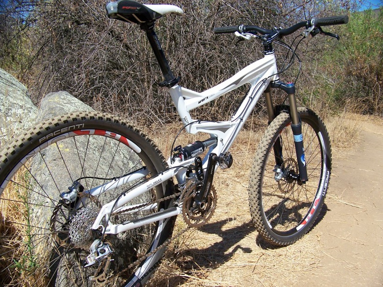 Tjuesjuogenhalver er det siste nye. Tar slag som en 29er, men akselerer som en 26er. Tjuesjuogenhalver er det siste nye. Tar slag som en 29er, men akselerer som en 26er.