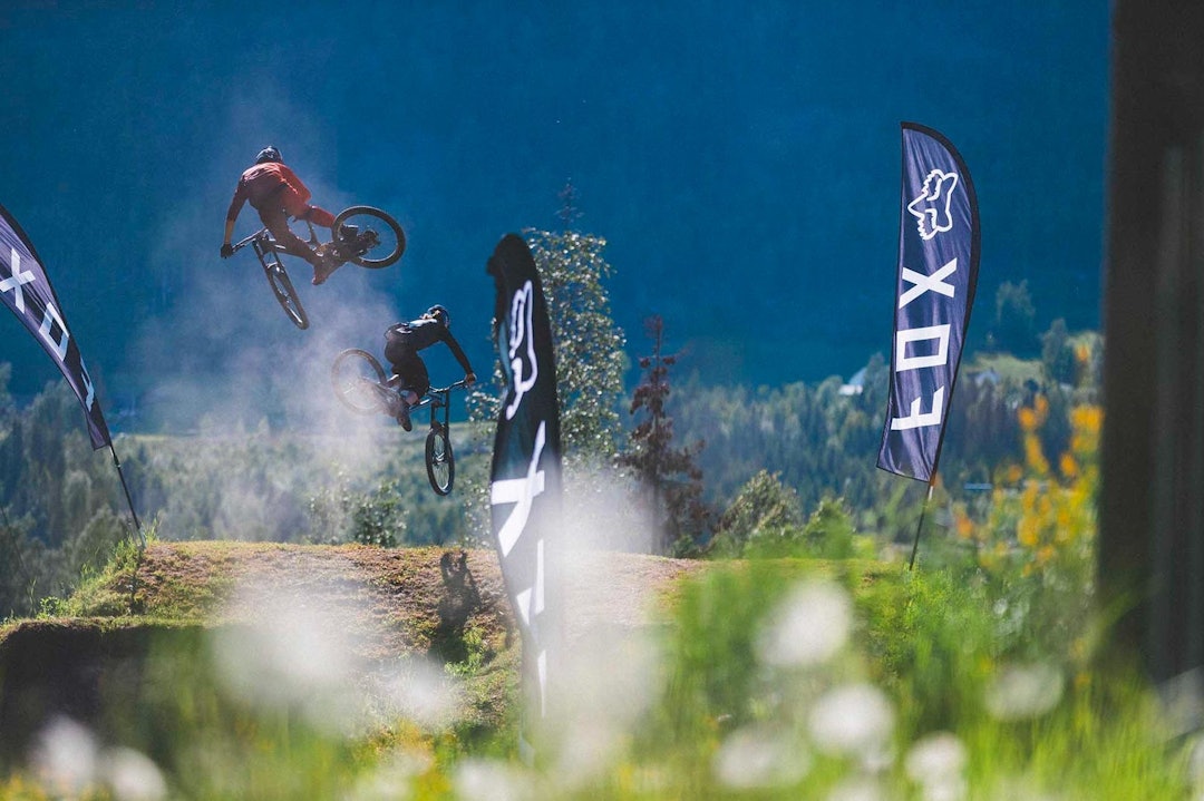 SIDEVEIS: Åpningshelgen ble det arrangert whip-off-konkurranse. Det går kort fortalt ut på å få sykkelen så sideveis som mulig i lufta før man retter opp og lander igjen. SIDEVEIS: Åpningshelgen ble det arrangert whip-off-konkurranse. Det går kort fortalt ut på å få sykkelen så sideveis som mulig i lufta før man retter opp og lander igjen.