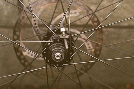 Hope XC nav med hjemmelagde gjenger.  Bolten er av typen "nærmeste    jernavarehandel", og det finnes lekrere (og dyrere) varianter. Hope XC nav med hjemmelagde gjenger.  Bolten er av typen "nærmeste    jernavarehandel", og det finnes lekrere (og dyrere) varianter.