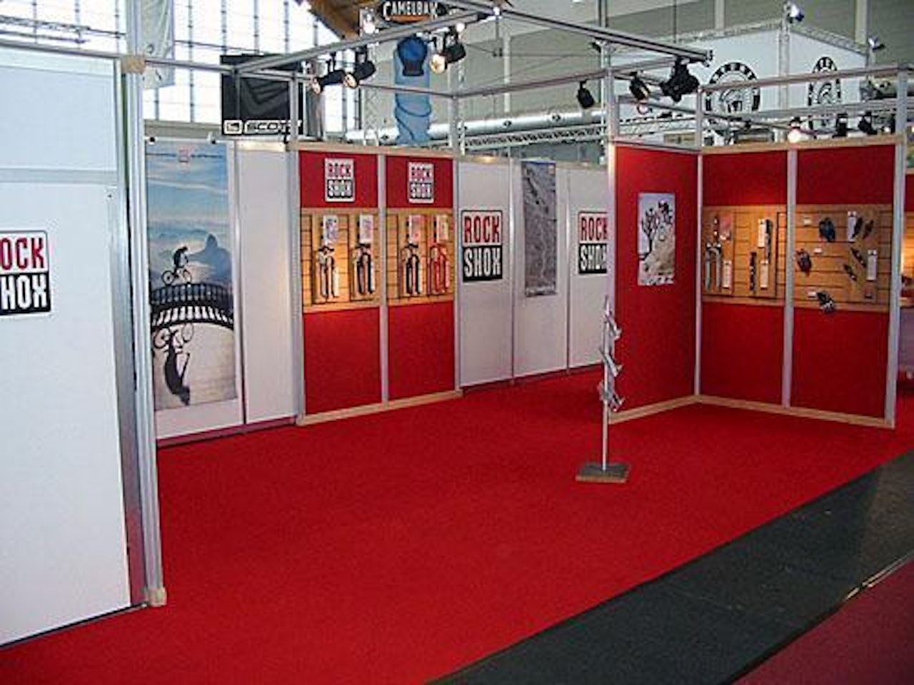 Is there anybody out there? Eurobike 2003 var ikke akkurat en travel begivenhet for Rock Shox.Bilde: Cyclingnews.com Is there anybody out there? Eurobike 2003 var ikke akkurat en travel begivenhet for Rock Shox.Bilde: Cyclingnews.com