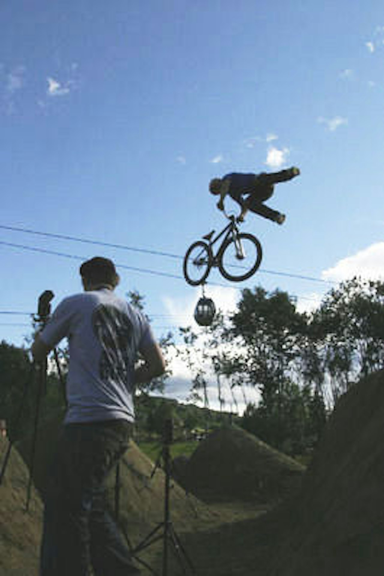 Niels Windfelt i en rå 360 tailwhip i den store linja i Hafjell. Niels Windfelt i en rå 360 tailwhip i den store linja i Hafjell.