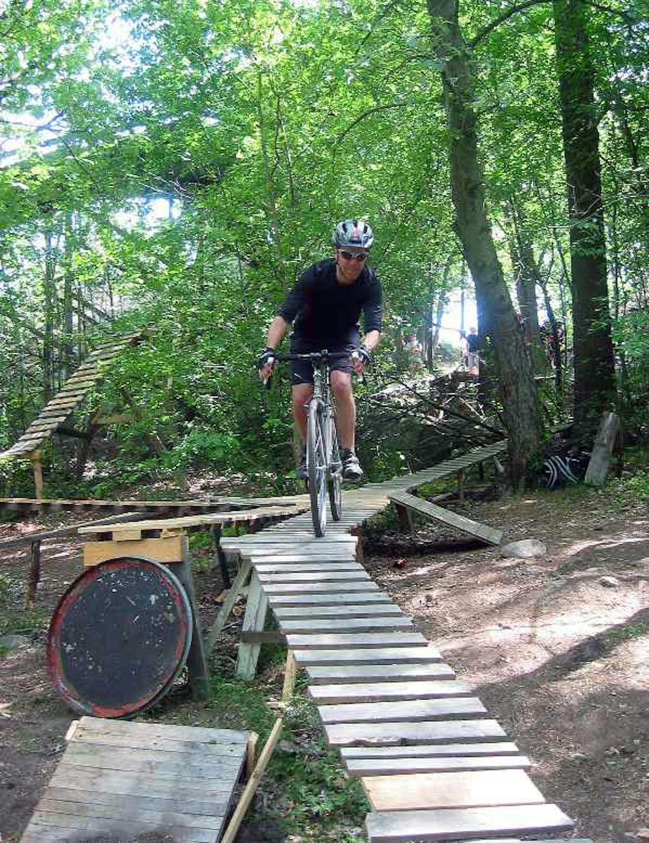 The man: Dane Thomas på sin Ibis Hakkalügi-crosser. Nå vil ha gi nordiske sykkelbutikker tilgang på USAs mest eksklusive merker gjennom sitt nye selskap North American Flyers. The man: Dane Thomas på sin Ibis Hakkalügi-crosser. Nå vil ha gi nordiske sykkelbutikker tilgang på USAs mest eksklusive merker gjennom sitt nye selskap North American Flyers.