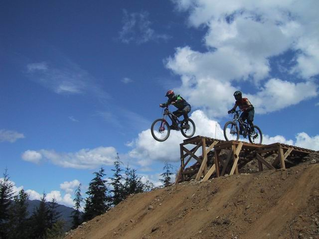 Spons: SRAM vil gjerne bli sett av flere enn kondisjegerne, og sponser nå Whistler terrengsykkelpark Spons: SRAM vil gjerne bli sett av flere enn kondisjegerne, og sponser nå Whistler terrengsykkelpark