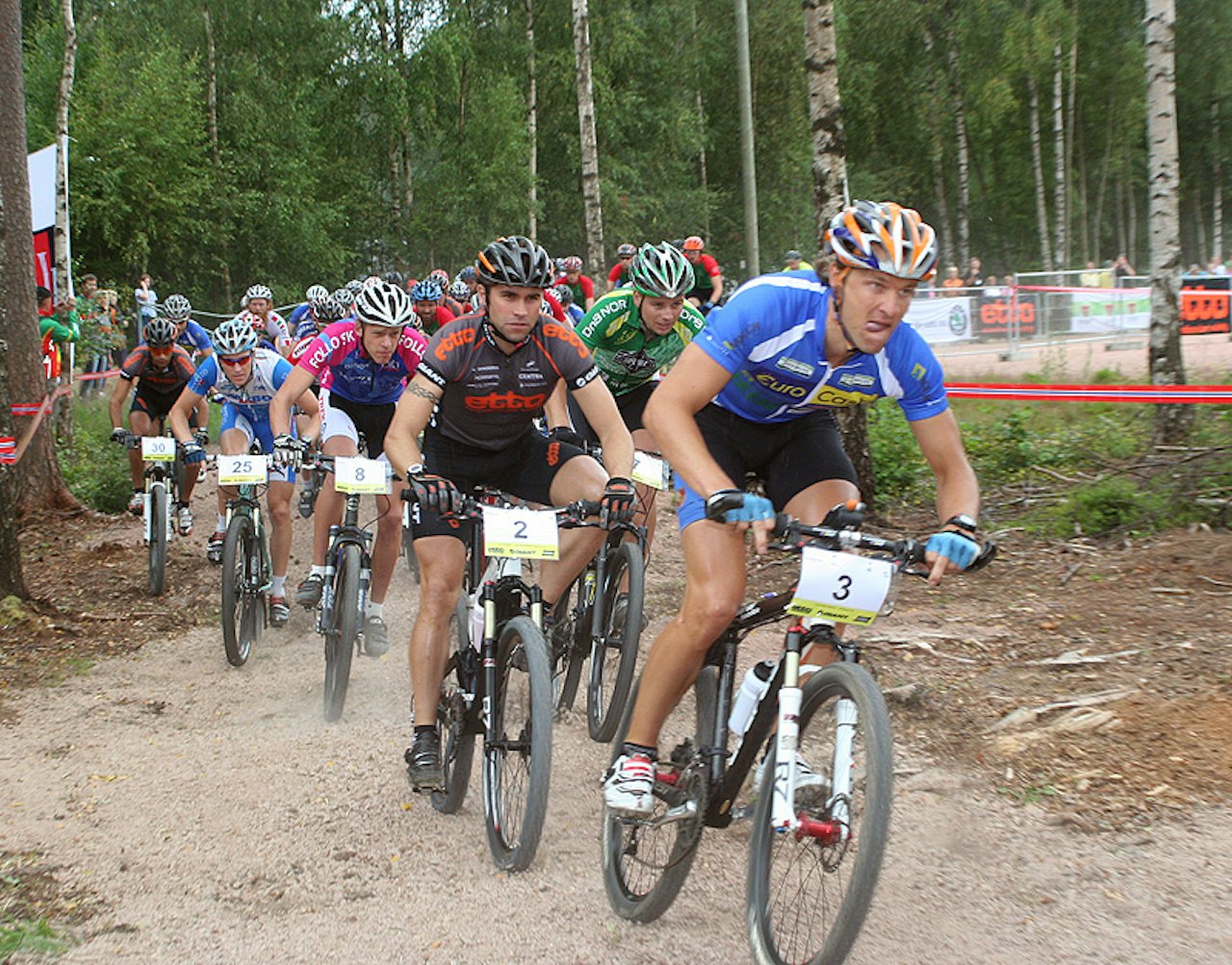 Lars Petter Stormo var hissig under starten i NM, her følges han tett av Truls Haugseth som kom på tredjplass i Asker.