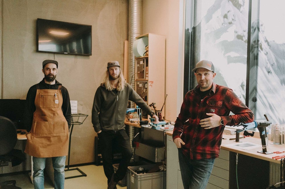 JOBBE MED FOX: (fra venstre)Ståle Guldberg, Snorre Setrom og Geir Plassen ved Vertical Playground skal jobbe med Fox. Foto: Kristoffer H. Kippernes fox dempegaffel service garanti reklamasjon slitedeler vpg