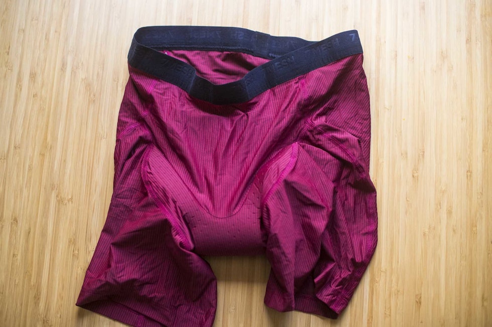 SYKKELBUKSE: Den ser ved første øyekast ut som en vanlig boxershorts. Men sykkelbuksa fra 7Mesh har et tynt lag med polstring for litt økt komfort. test 7mesh sykkelbukse