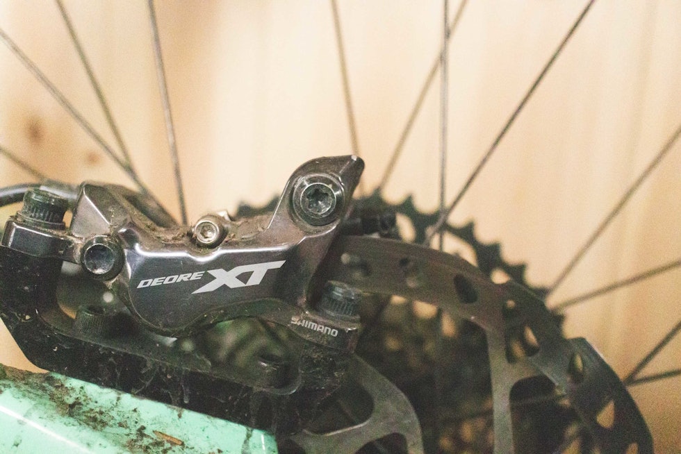 STOPPEKRAFT: Shimano XT-bremsene gir plenty stoppekraft til røff stisykling. rocky mountain instinct carbon 70 test