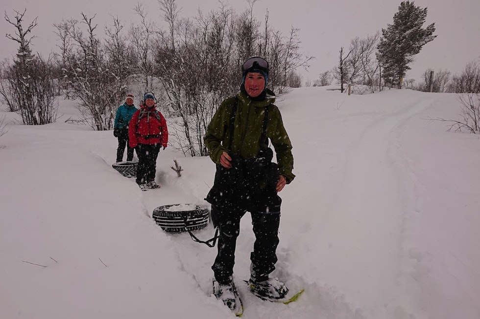 STITRÅKKING: Nina Gässler bruker trugerturene til å tråkke stier til fatbike på Geilo. Foto: Privat fatbike Geilo