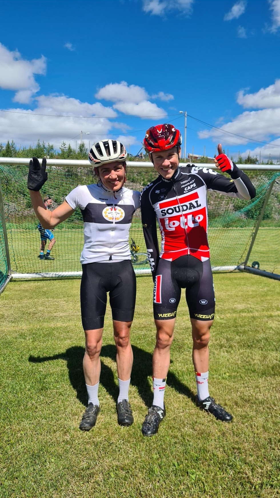 KLUBBKAMERATER: Sagene tok dobbeltseier med seier til Sunniva Dring i kvinneklassen og Carl Fredrik Hagen i herreklassen. Foto: Atle Rømo Dobbelt SAgene