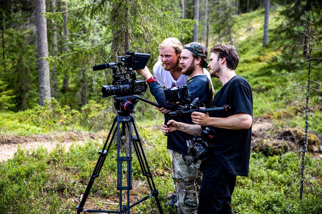 Brage Vestavik fikk mange innspill til nye måter å bruke terrenget på fra filmteamet i Blur Media. Foto: Anders Fausko