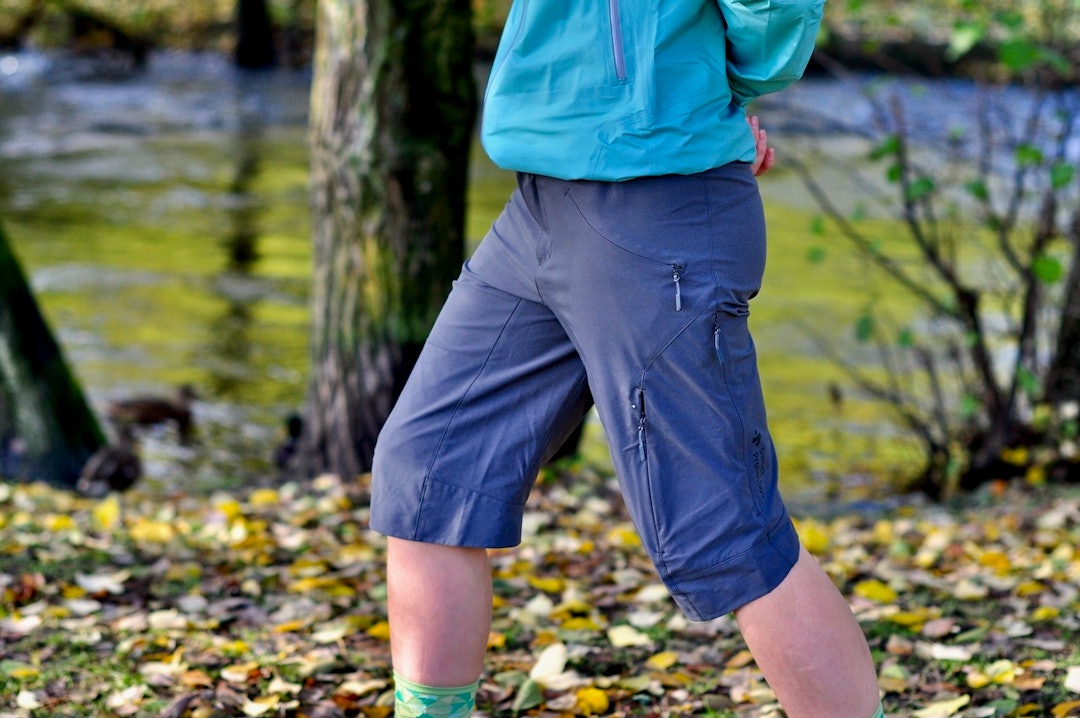 FLERE GLIDELÅSER: Sweet-shortsen har tre lommer og to lufteluker. Alle med fine glidelåser. Sweet Hunter