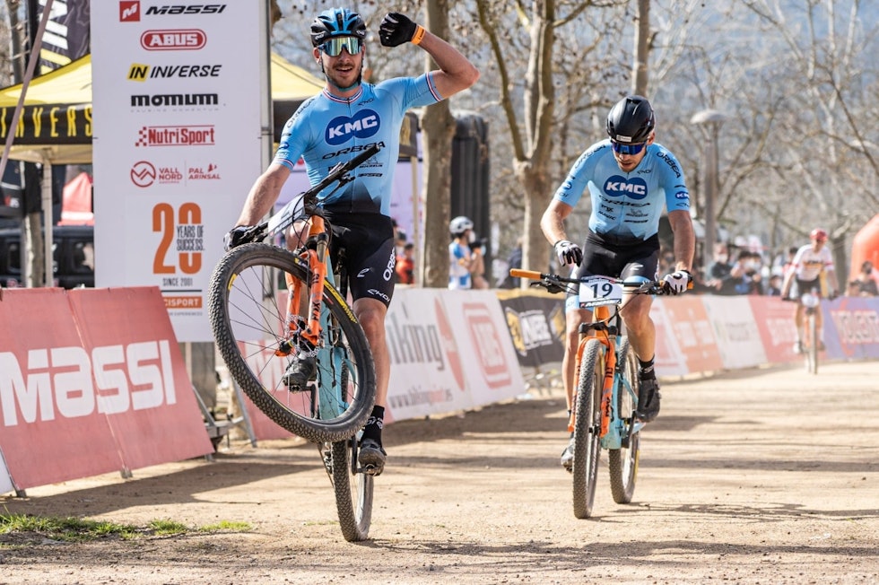 DOBBELTSEIER: Victor Koretzky slo Thomas Litscher i spurten. Victor Koretzky og Thomas Litscher