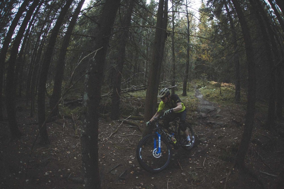 SPRÅKKYNDIG: Du kan gestikulere med hele kroppen som en full italiener uten at sykkelen kommer i veien. Foto: Kristoffer H. Kippernes Revel Ranger testing