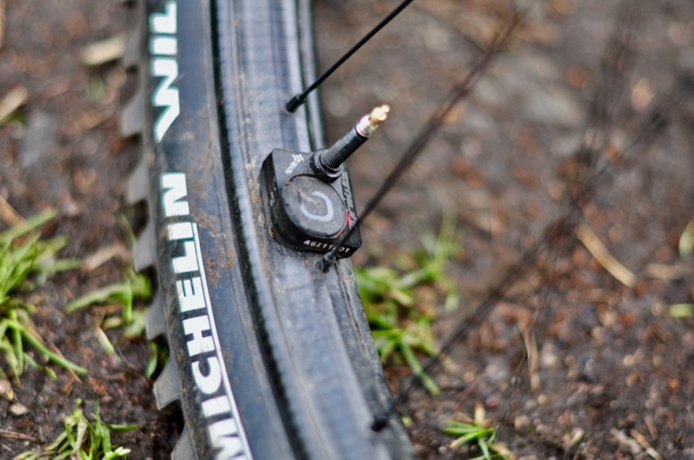 LUFTSENSOR: SRAM og Zipp sin TyreWiz passer på at du har det dekktrykket du ønsker. Zipp TyreWiz