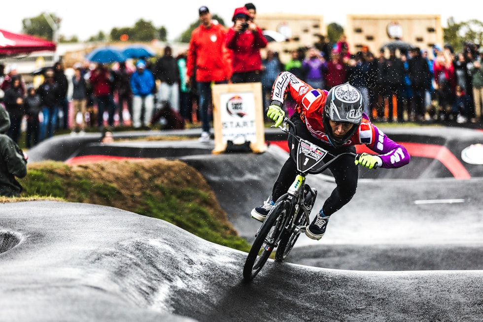 VM-KVALIK: Til sommeren blir det VM-kvalik i verdens nordligste VM-sertifiserte pumptrack. Foto: Red Bull Content Pool Harstad Bike Park pumptrack-VM