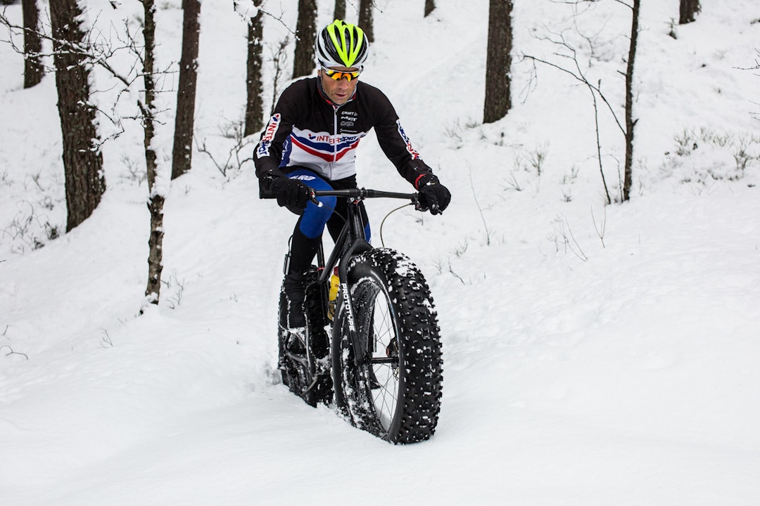 LITE LUFT: Det store volumet på fatbikedekk gjør at du kan kjøre med ekstremt lavt dekktrykk. Foto: Christian Nerdrum fatbike dekktrykk