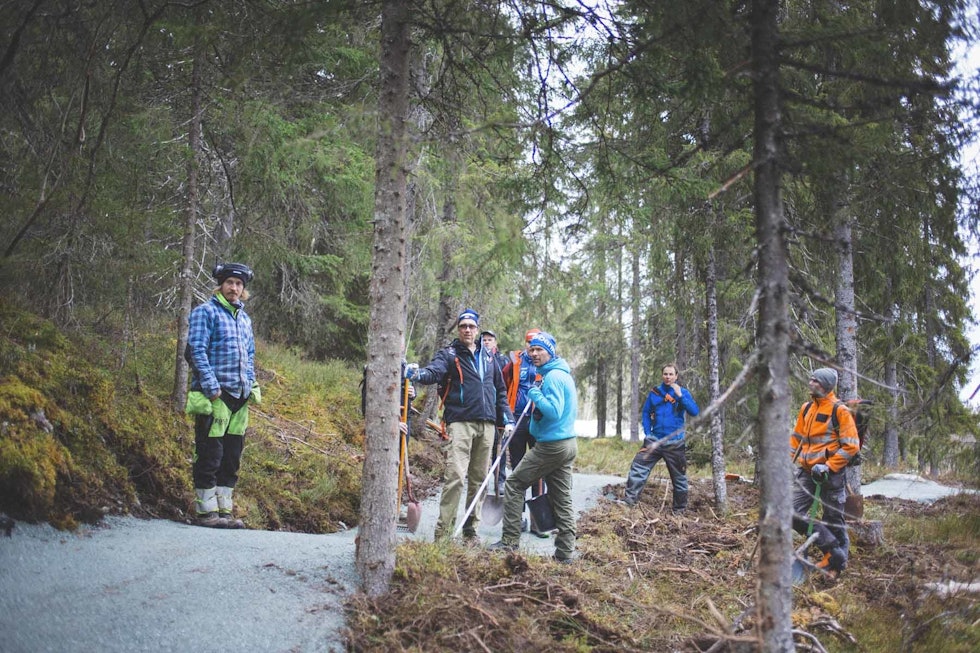 SAMARBEID: Sykkelklubben har bestilt kompetansen fra Rekkje Stiutvikling, og bidrar på dugnad med ekstra arbeidskraft.Foto: Kristoffer H. Kippernes nilsbyen sykkelpark trondheim