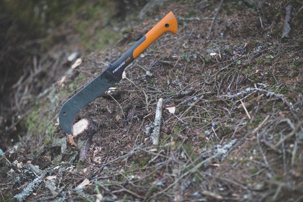KVISTING: Dugnadene har gått med til å rydde kvist og annet tjafs etter det grove maskinarbeidet. Foto: Kristoffer H. Kippernes nilsbyen sykkelpark